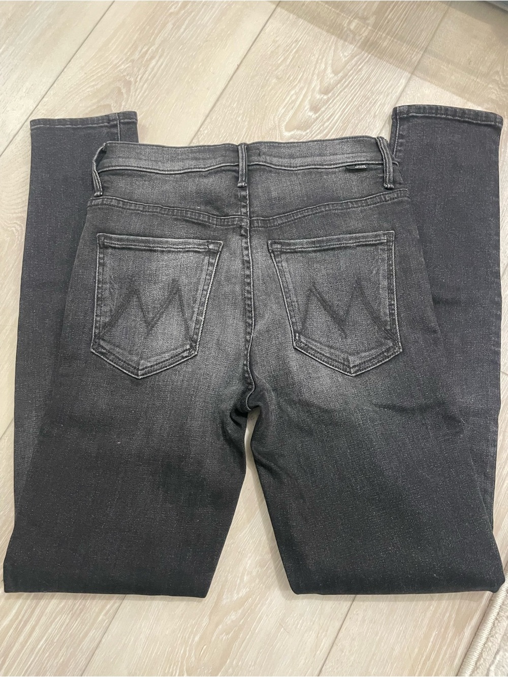 MOTHER The Looker Skinny Jeans in night hawk